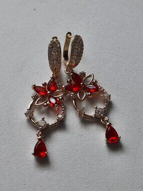 Brand New 18k gold plated Handmade Eye-Catching Rhinestone Earrings